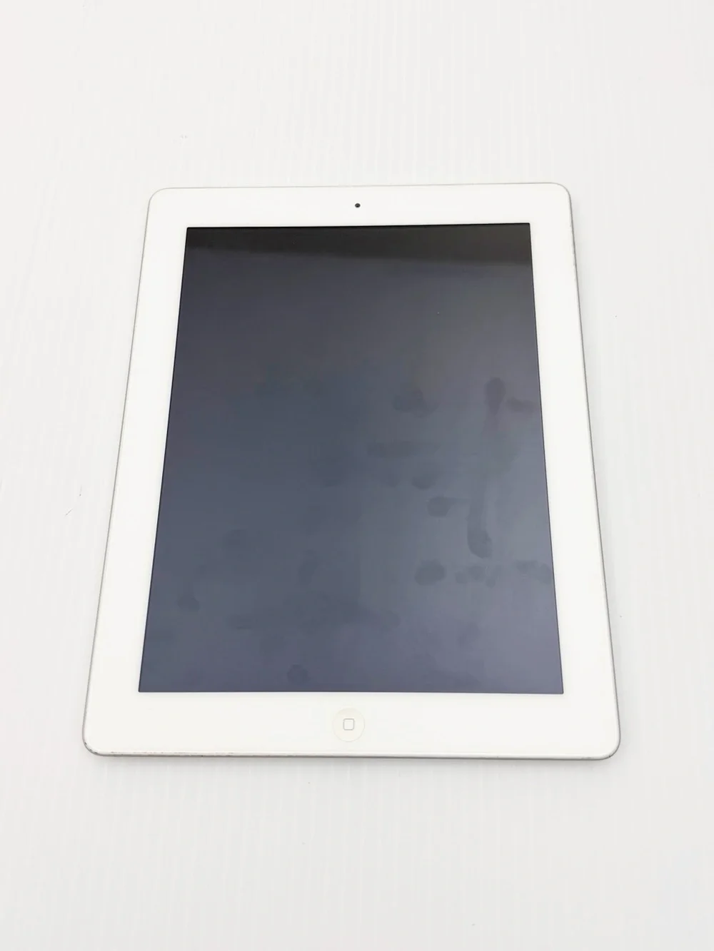 Apple iPad 4th Gen Wi-Fi 16GB White Table with Original Box